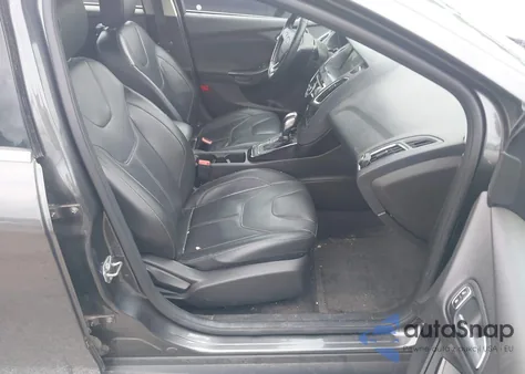 2018 Ford Focus Titanium z USA, uszkodzony, nr VIN 1FADP3N24JL250081